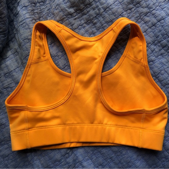 nike sports bra - Picture 3 of 4